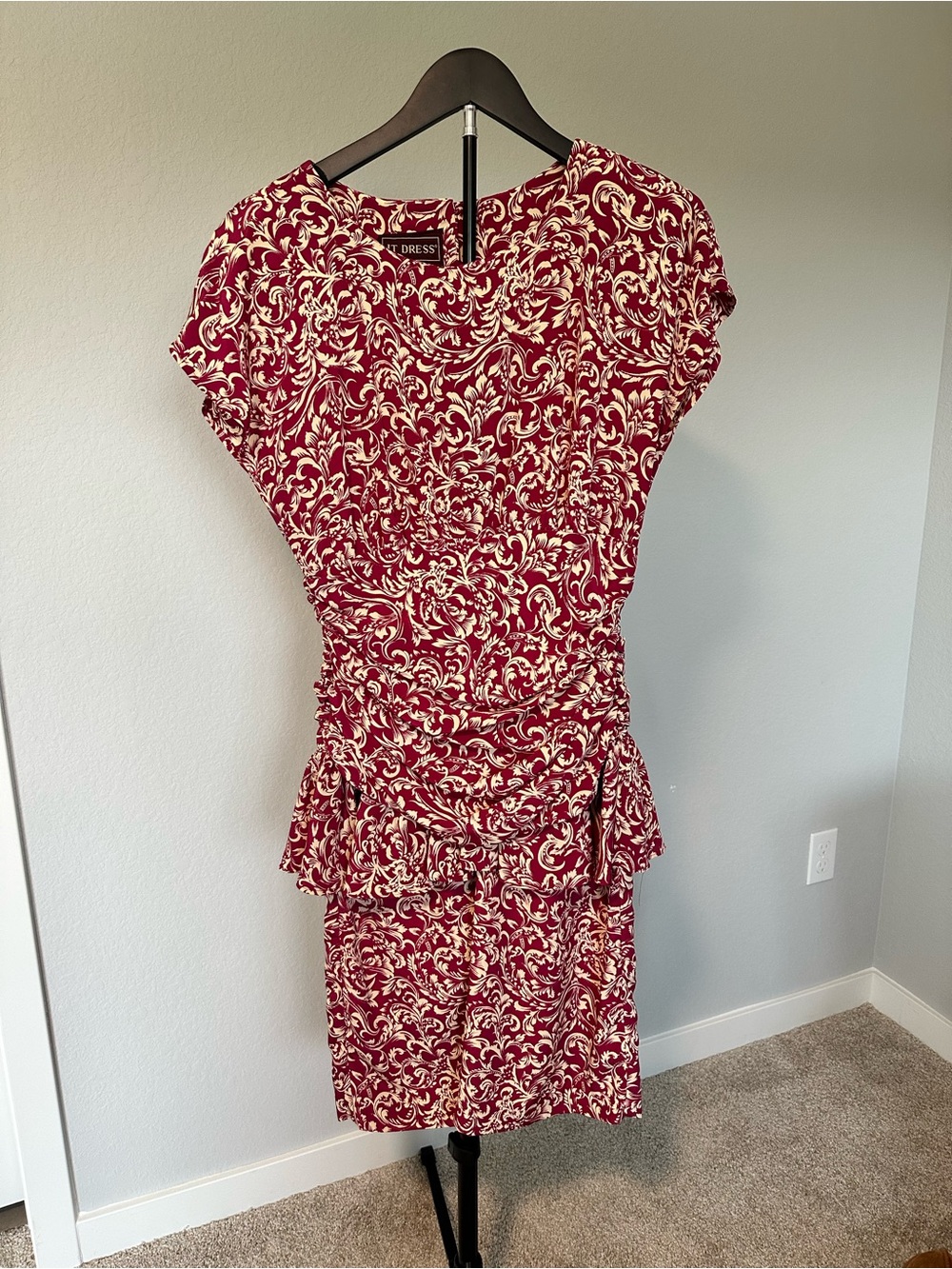 JT Dress Size 8 Red Ivory Scroll Print Peplum Sheath Dress Made in USA